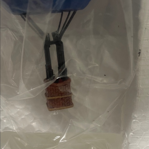 Charming Hot Air Balloon Sculpture with House Scene - Picture 3 of 6